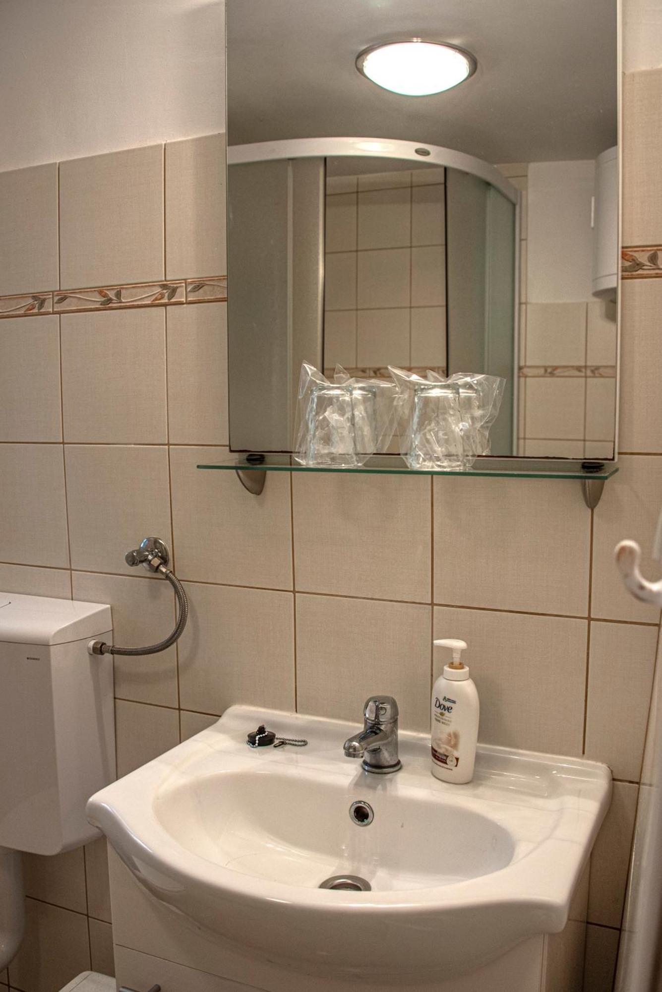 Apartman Nives Лубеница Екстериор снимка