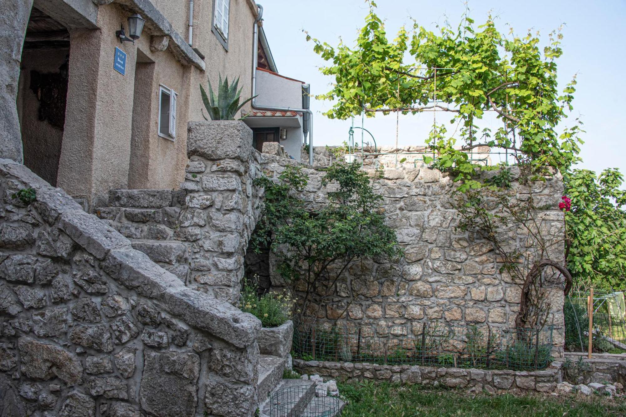 Apartman Nives Лубеница Екстериор снимка